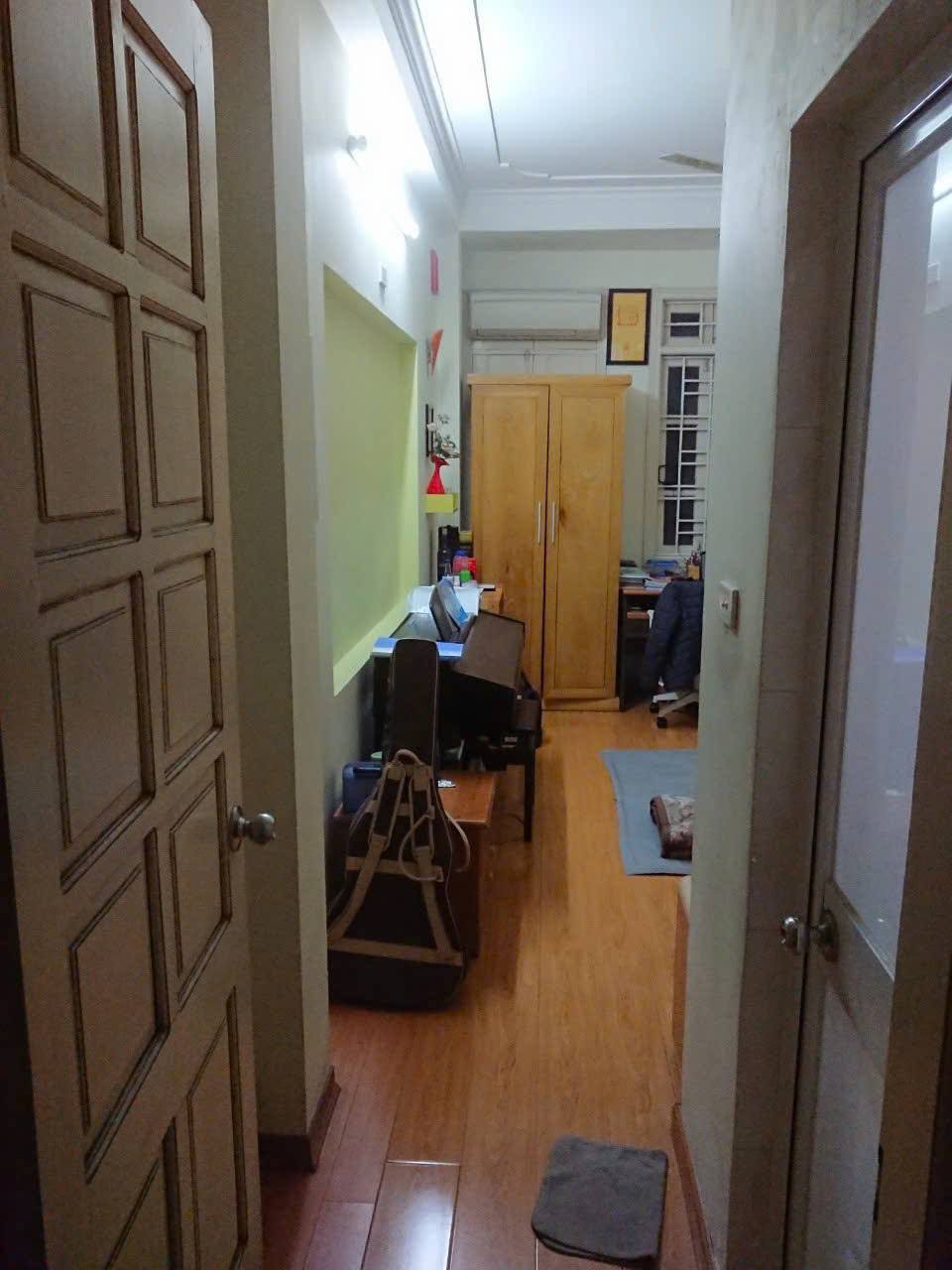Cho thuê nhà Hoàng Sâm, Cầu Giấy 5 tầng x 30m2, 3 ngủ, 12 Triệu ở gia đình, nhóm 6 ng - Ảnh 1